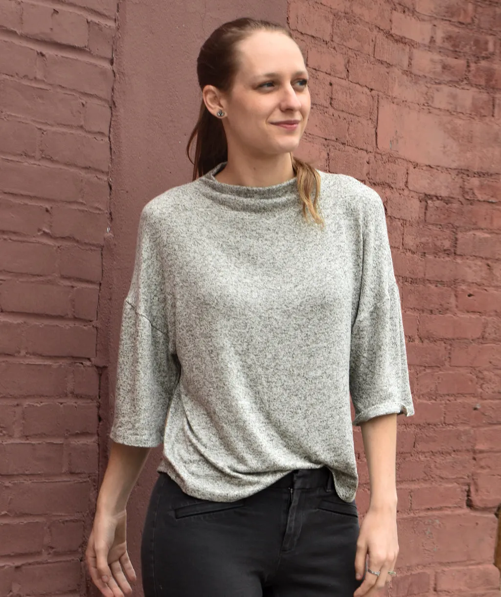 BETHANY top in Olive/White
