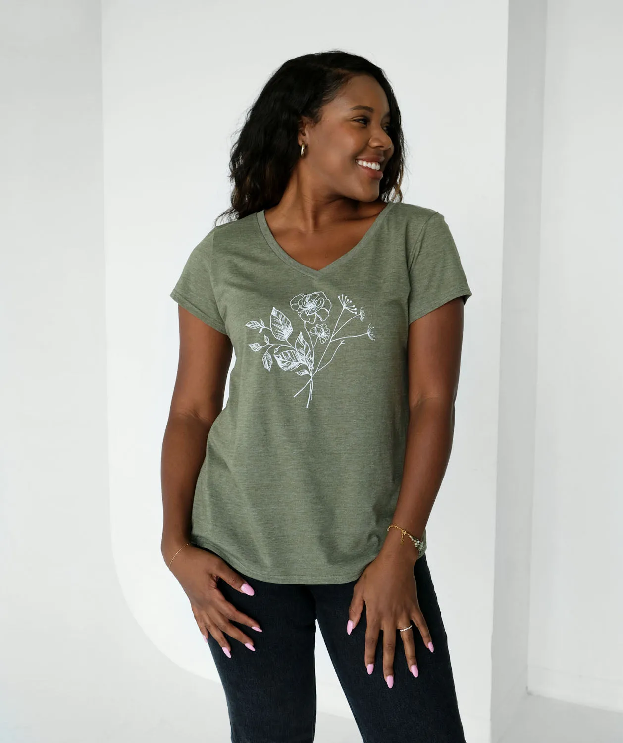 BLOOM tee in Olive
