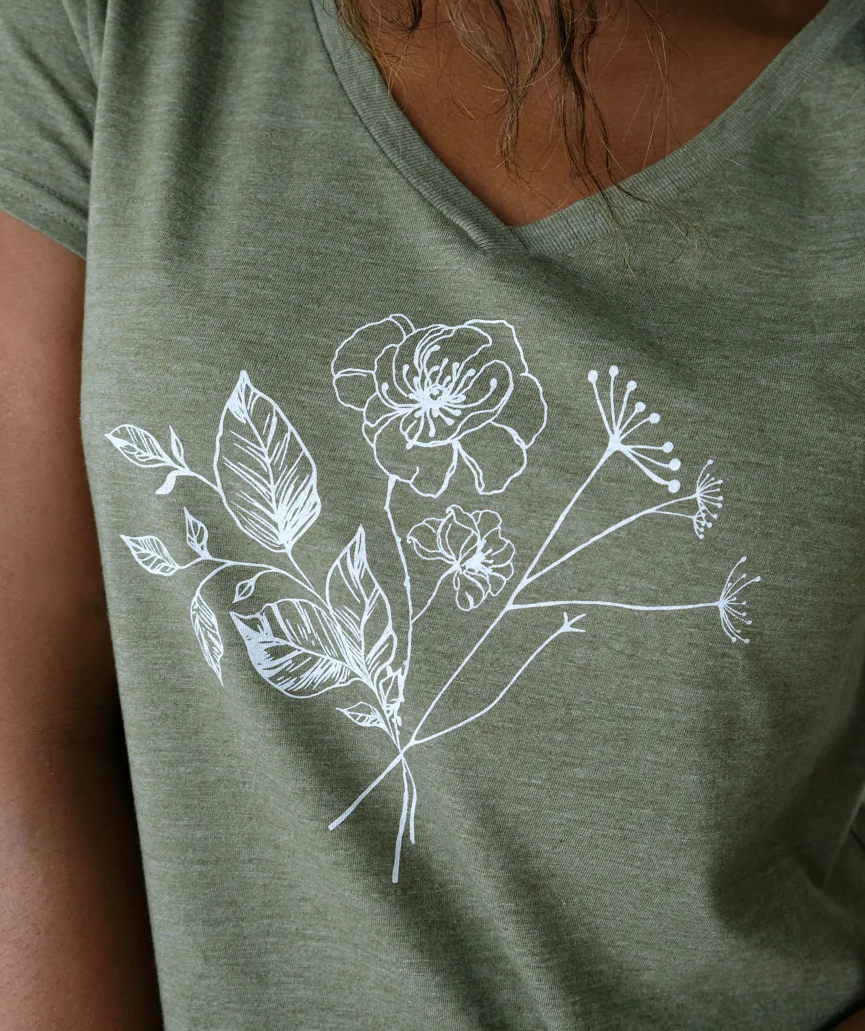 BLOOM tee in Olive